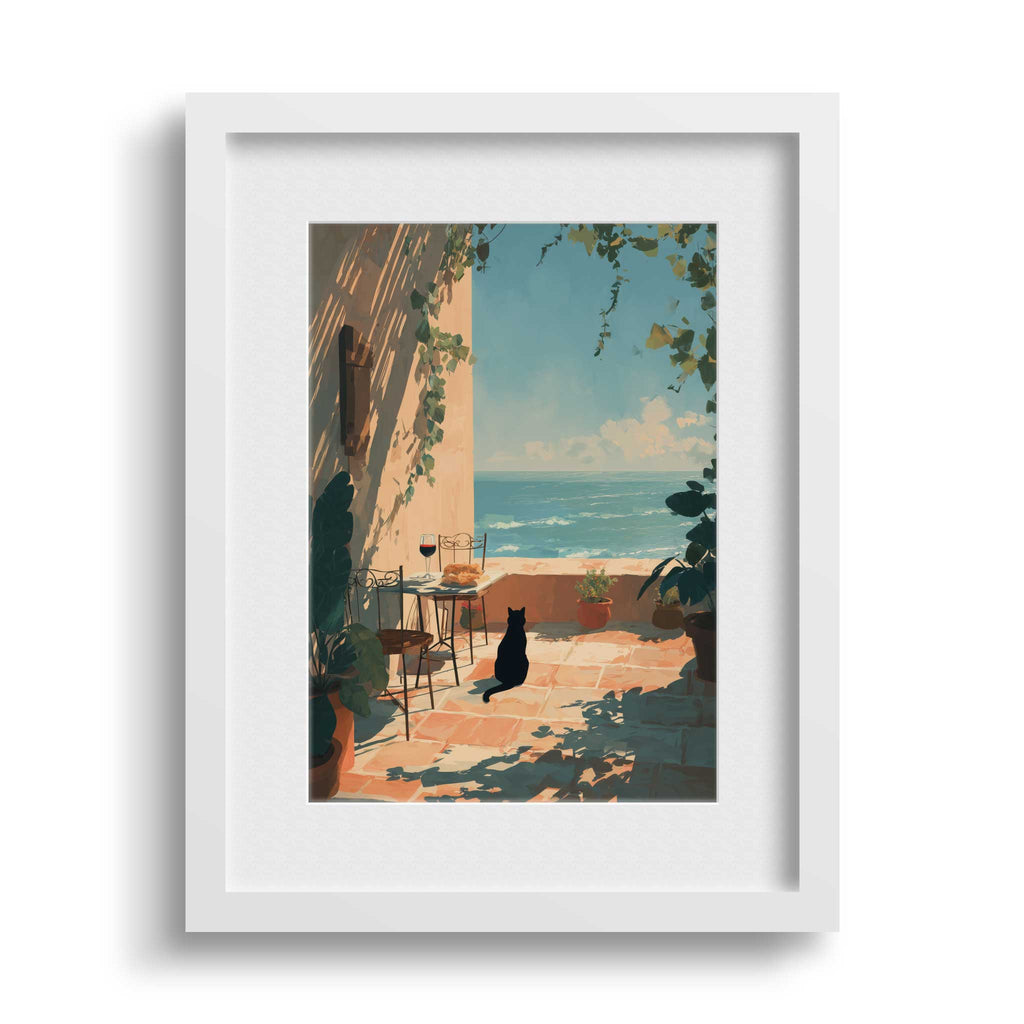 Dekorationsbeispiel des Terrassen-Kunstdrucks mit Katze und Meerblick, elegant präsentiert in einem modernen weißen Bilderrahmen an einer strukturierten hellen Wand.