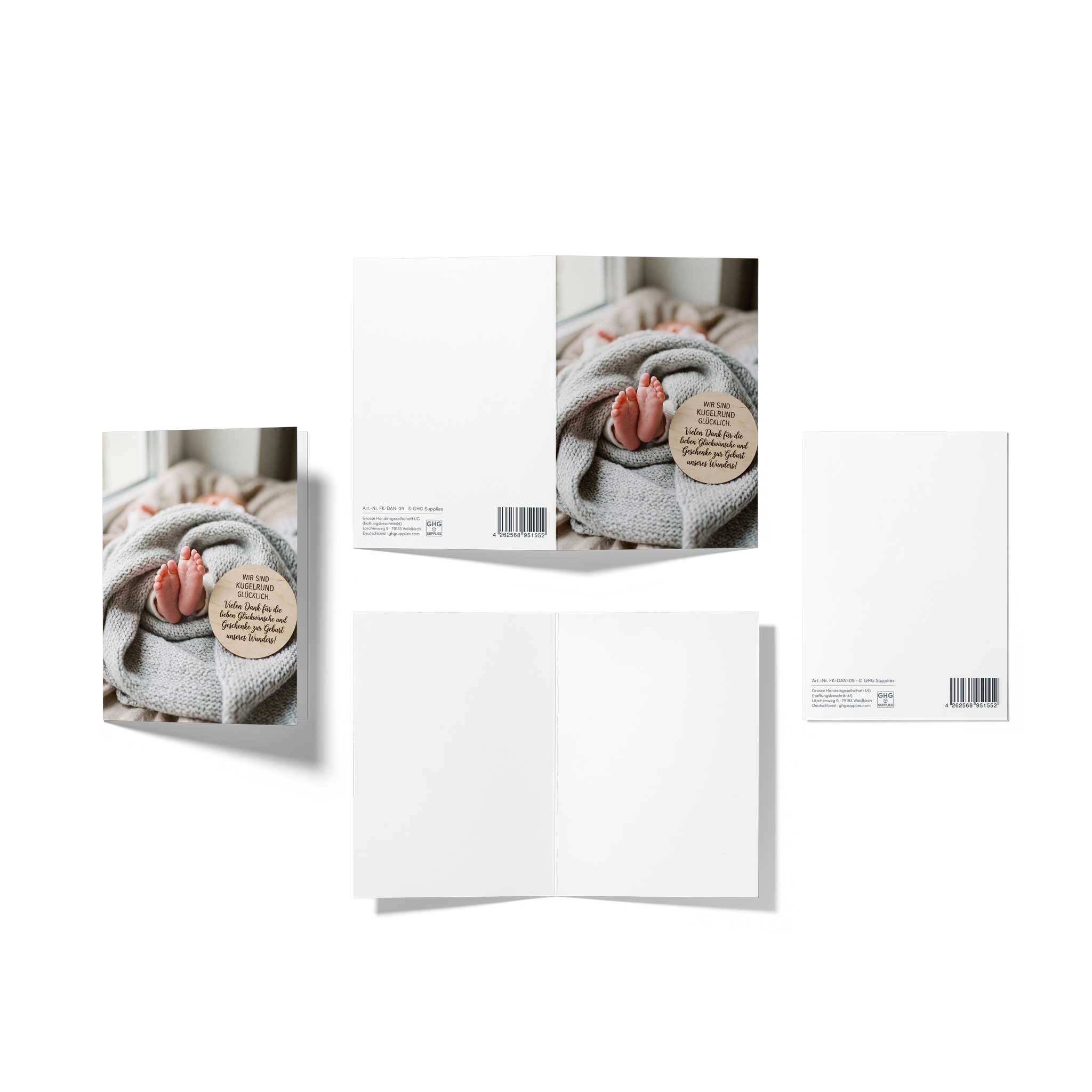 Mehrteilige Produktansicht der Baby-Danksagungskarte: Zeigt die detailreiche Vorderseite mit Strickoptik, die komplett unbedruckte weiße Innenseite und die Rückseite mit der Artikelnummer FK-DAN-09 und dem EAN-Barcode.