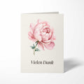 Vorderansicht der hochkant gefalteten B6 Dankeskarte mit einer detailreichen Aquarell-Illustration einer rosa Pfingstrose und dem kursiven Schriftzug Vielen Dank.
