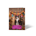 Vorderansicht der geschlossenen A6 Geburtstagskarte von GHG Supplies. Drei Katzen mit bunten Partyhüten sitzen nebeneinander vor Lichterketten-Hintergrund mit Konfetti und einem pinken Happy-Birthday-Schriftzug.
