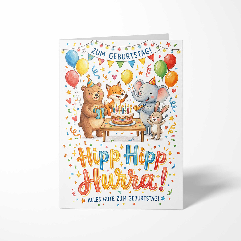 Vorderansicht der B6 Kindergeburtstagskarte mit bunten Illustrationen von Bär, Fuchs, Elefant und Hase um eine Geburtstagstorte sowie dem Schriftzug Hipp Hipp Hurra.