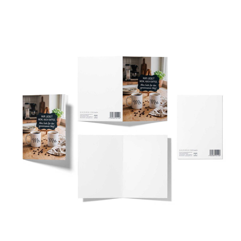 Mehrteilige Produktansicht der humorvollen Karte zur Hochzeit: Zeigt das kaffeebasierte Brautpaar-Motiv auf der Außenseite, die unbedruckte weiße Innenseite und die Rückseite mit der Artikelnummer FK-HOC-05 und dem EAN-Barcode.