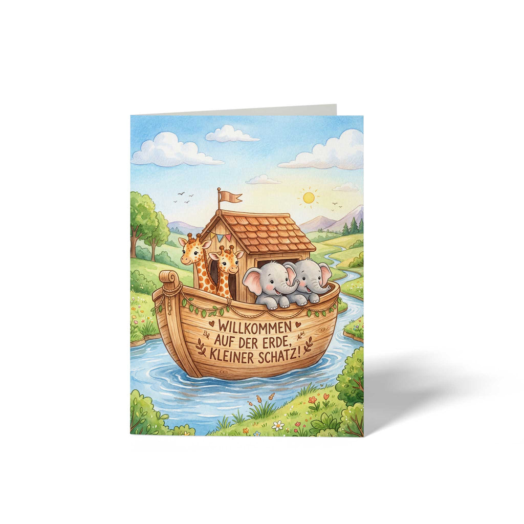 Vorderseite der geschlossenen A6 Faltkarte zur Geburt von GHG Supplies. Eine bunt illustrierte Arche Noah mit zwei Giraffen und zwei Elefanten auf einem Fluss unter der Aufschrift Willkommen auf der Erde, kleiner Schatz!.